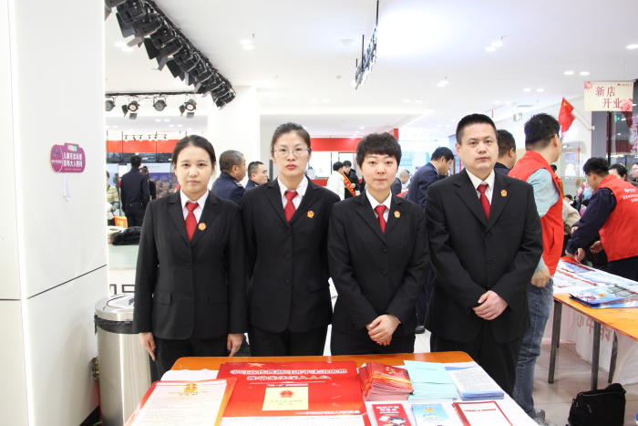 �������˾ۺ��� �շ�����������롱��������������Ժ��չѧ�׷����⵳��..